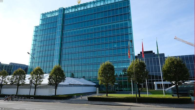91看网页版团队成员一起讨论网页播放体验优化方案